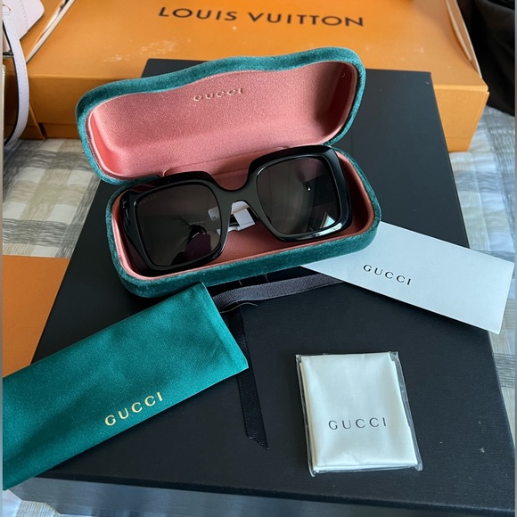 Gucci Sunglasses - Picture 2 of 3